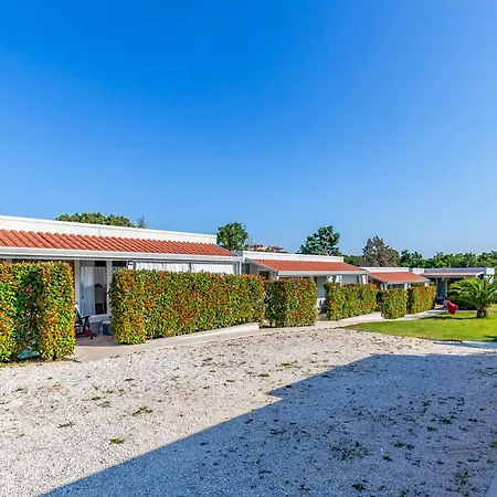 Superior-6 By Interhome Pula