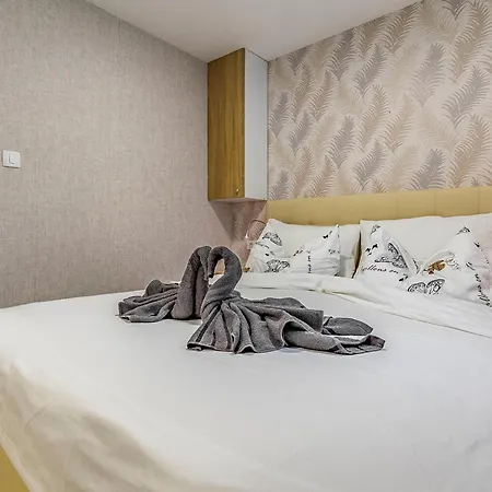 Superior-6 By Interhome * Pula