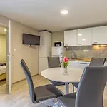 Mobile Superior-6 By Interhome Pula