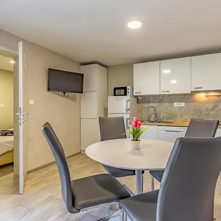 Mobile Superior-6 By Interhome Pula