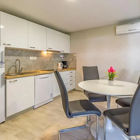 Superior-6 By Interhome *